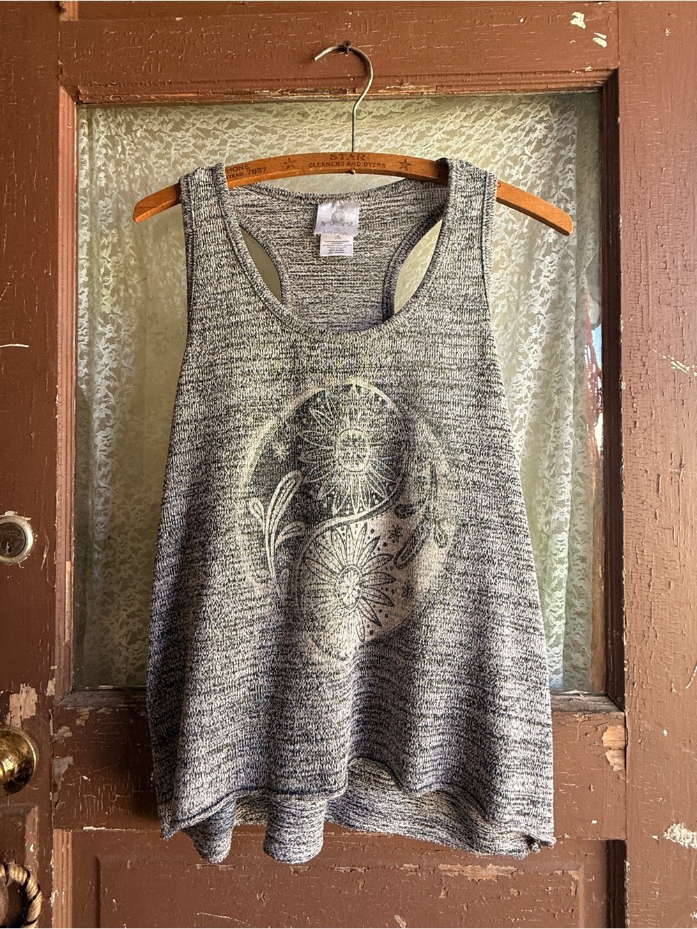 Relaxed Gray Floral Graphic Tank Top - Unknown Brand